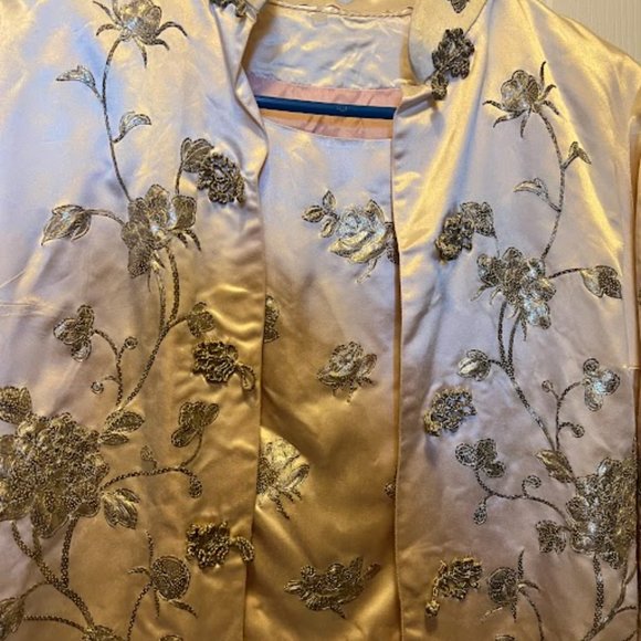 Gorgeous Traditional Pinkish-Beige Long Gown (SMALL) - Picture 2 of 8